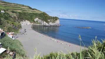 Una spiaggia nelle vicinanze