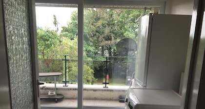 ZAVENTEM BRUSSELS AIRPORT APARTMENT 1.- 10 Mins Walk to Airport.15 Mins Citybus