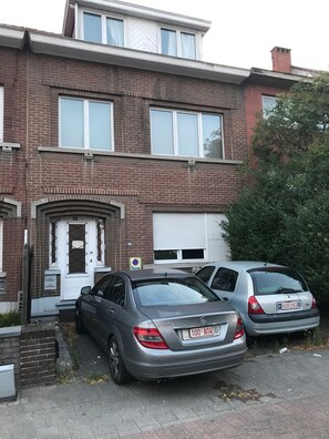 Exterior - ZAVENTEM BRUSSELS AIRPORT APARTMENT 1.- 10 Mins Walk to Airport.15 Mins Citybus  (Zaventem)