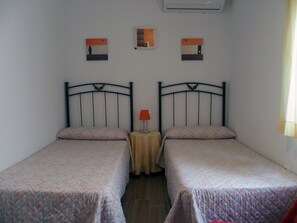 2 chambres, fer et planche à repasser, Wi-Fi, draps fournis