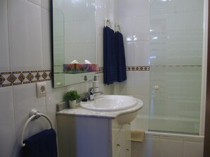 Bathtub, hair dryer, towels, soap - Apartment/ flat - Ayamonte (Ayamonte)