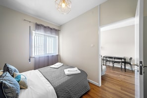 Appartement, 1 slaapkamer | 1 slaapkamer, een strijkplank/strijkijzer, gratis wifi, beddengoed