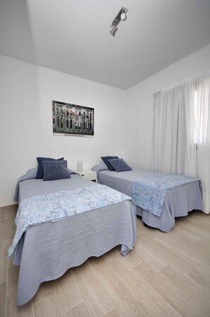 2 Schlafzimmer, Zimmersafe, Bügeleisen/Bügelbrett, Reisekinderbett