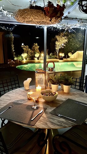 Beautiful Villa, Large Private South Facing pool and 1acre garden, petanque . 