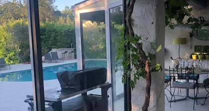 Belle villa, Grand Sud privé face à la piscine et les jardins,