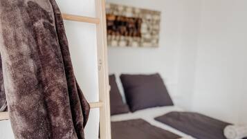 2 bedrooms, desk, iron/ironing board, travel crib