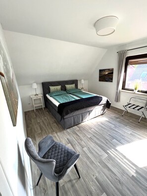 2 Schlafzimmer, Reisekinderbett, kostenloses WLAN, Bettwäsche