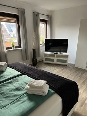 2 bedrooms, travel cot, free WiFi, bed sheets