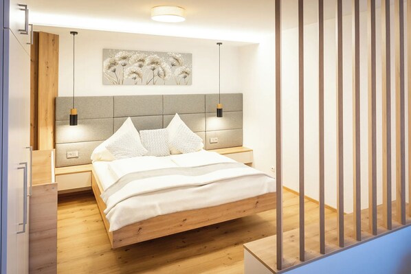 6 bedrooms, free WiFi, bed sheets, wheelchair access