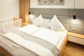 6 bedrooms, free WiFi, bed sheets, wheelchair access