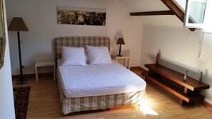 2 عدّة غرف نوم ومكواة/لوح كي وواي فاي مجانًا وملاءات أسرّة