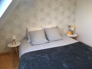 2 Schlafzimmer, Schreibtisch, Bügeleisen/Bügelbrett, WLAN