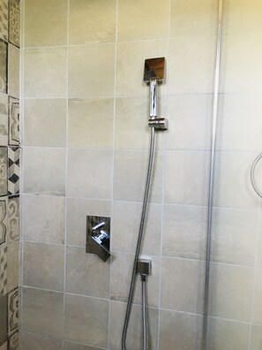 Shower, hair dryer, towels, toilet paper - Holiday home  Spa with breathless view - wifi (Carcassonne)
