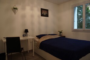 2 chambres, fer et planche à repasser, Wi-Fi gratuit, draps fournis