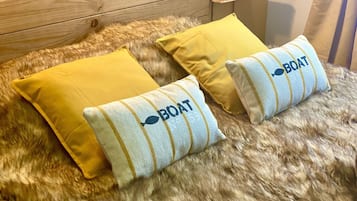 1 bedroom, WiFi, bed sheets