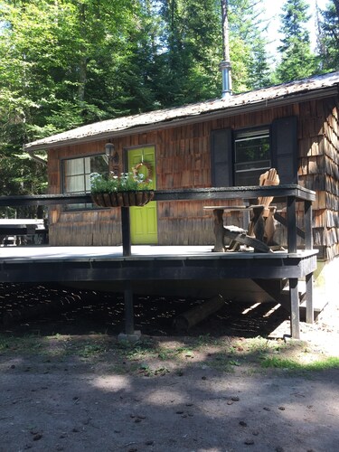 Cozy Guest Cabin Near River, Lake, And Hiking Access.