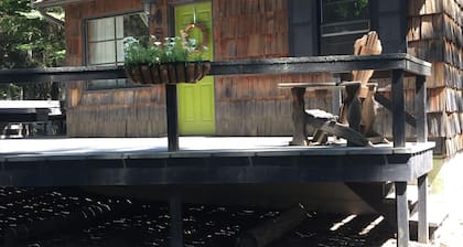 Cozy Guest Cabin Near River, Lake, And Hiking Access.