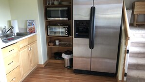 Kaffetrakter/tekoker, kjøleskap, mikrobølgeovn og ovn