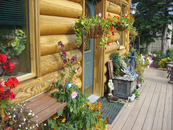 Exterior detail - Have an Authentic Log Cabin Alaskan 5 Star experience at "The Eagles Nest" (Anchorage)