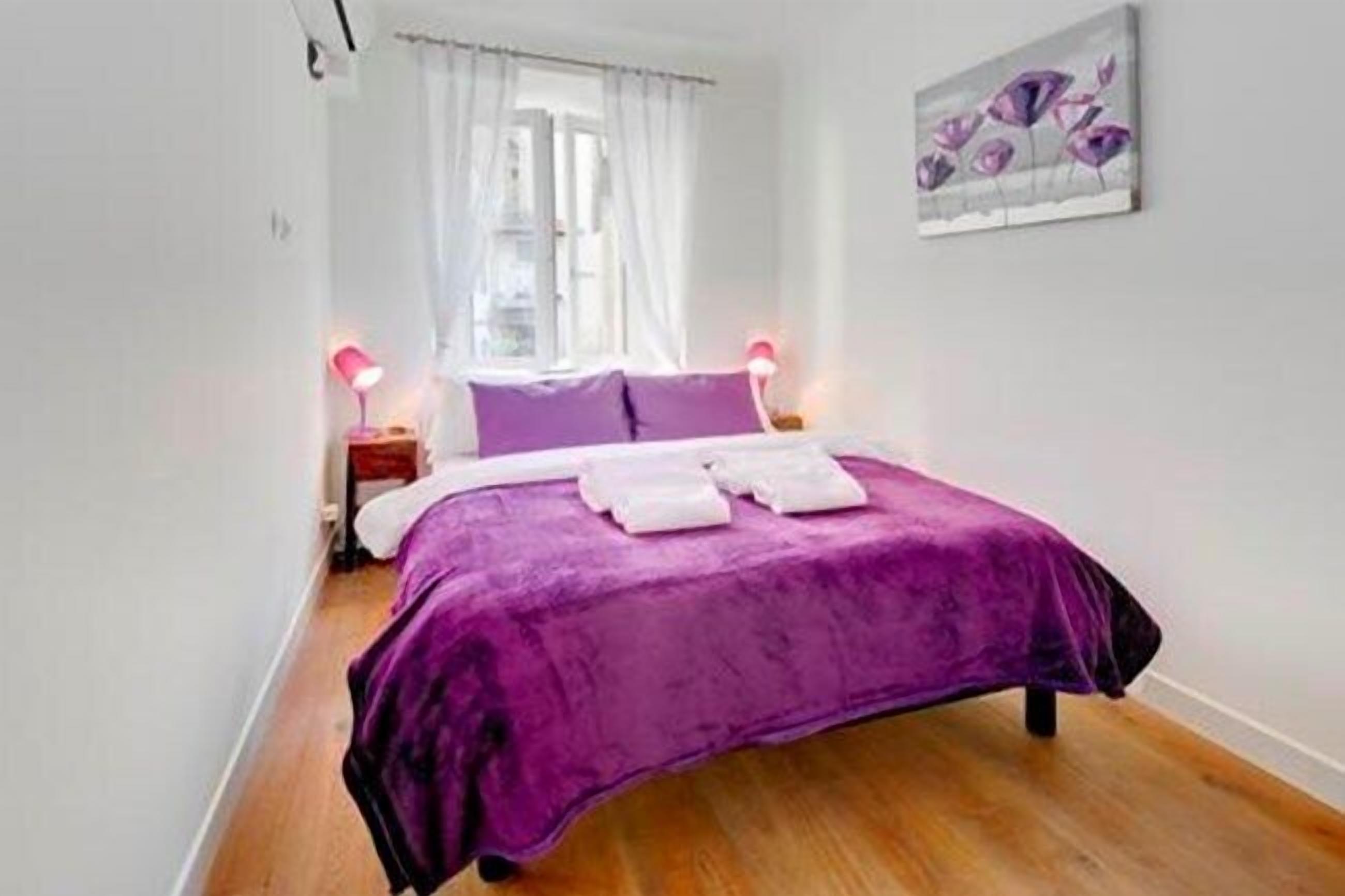 2 chambres, fer et planche à repasser, Wi-Fi, draps fournis