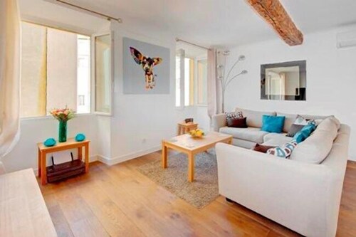 Appartement 2 Chambres Paces de la place Garibaldi, à la lisière de la vieille ville.