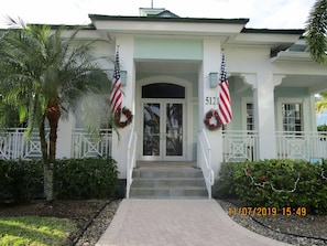 Exterior detail - Newly Renovated 1750 S/F 3 B/R 2 1/2 Bath Condo Sleeps 6 in King Beds (Port Charlotte)