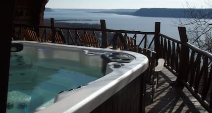 40 acre træbevoksede Retreat udsigt over Lake Pepin med Lakefront