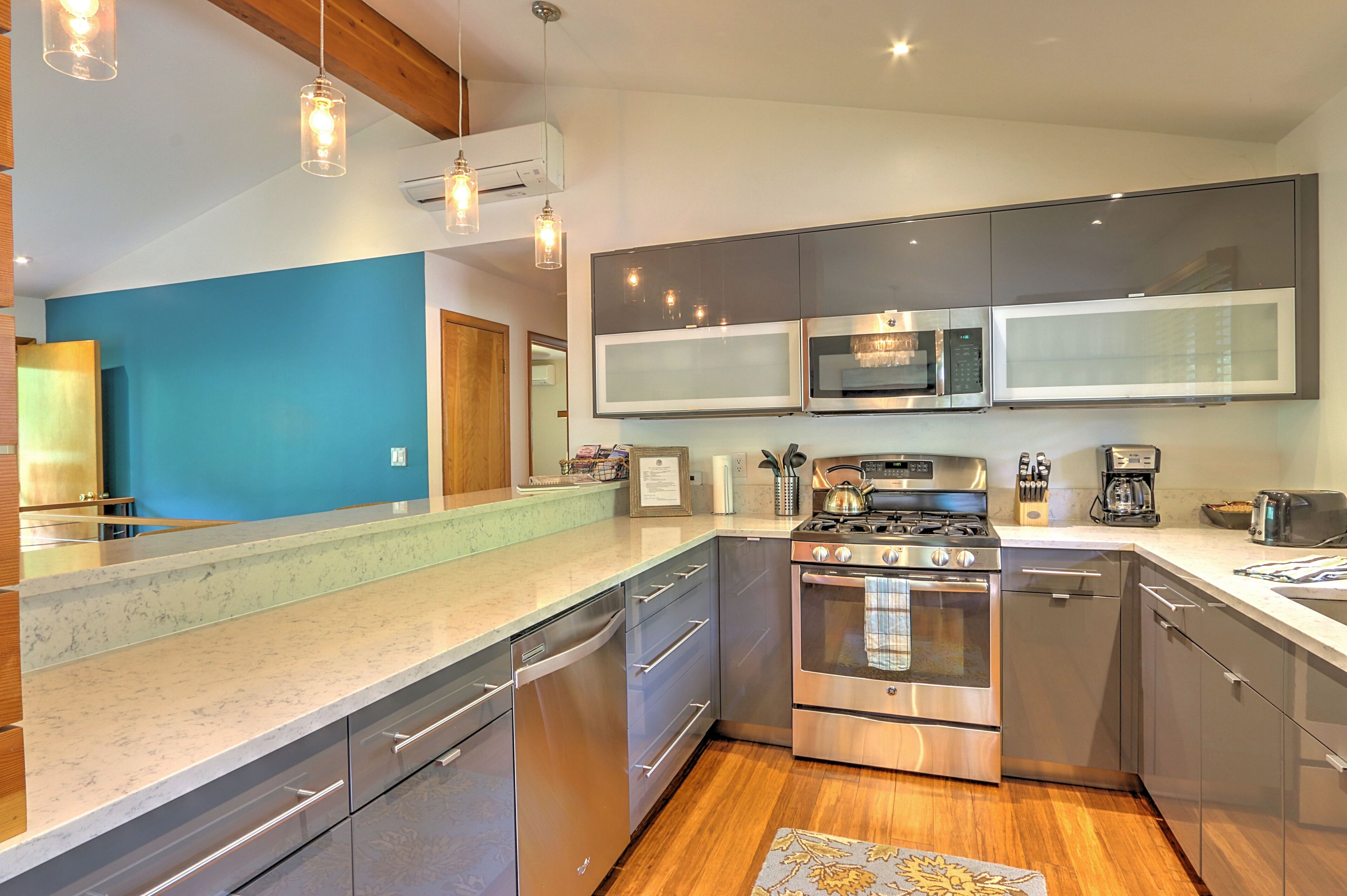 冰箱、微波炉、烤箱、炉灶