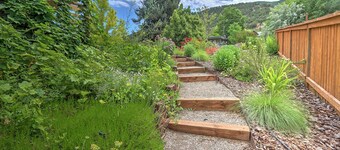Maison du milieu du siècle avec une touche moderne au centre-ville. Proximité de tout avec AC!