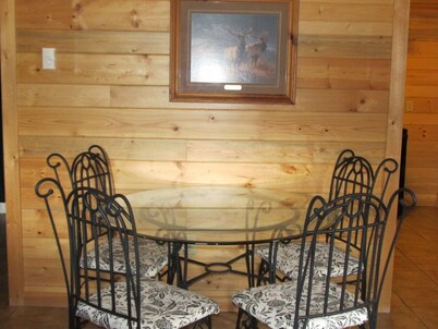The Stewart - Cabin with Mountain views, Close to Yellowstone