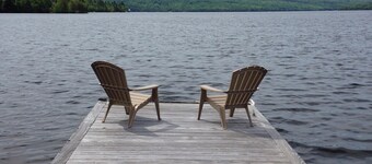 Lakefront: Large One-Bedroom Apartment. Summers only.