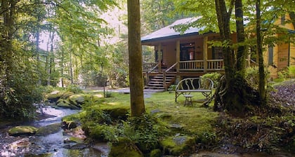 Aislado y de Lujo 'Cascada Cabin' Limitando con 8.000 Acre Bosque, Wi-Fi