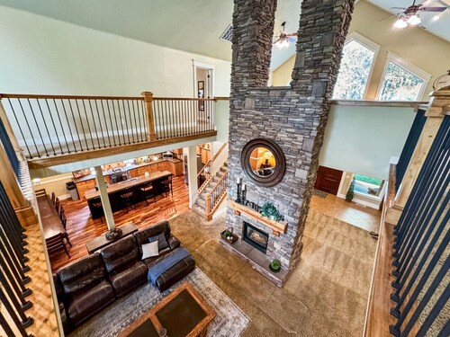 Spacious McCall Cabin | Hot Tub + Cozy Fireplaces