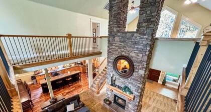 Spacious McCall Cabin | Hot Tub + Cozy Fireplaces