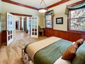 4 bedrooms, desk, iron/ironing board, travel cot - Spacious McCall Cabin | Hot Tub + Cozy Fireplaces (McCall)