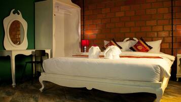 Double Room with Balcony | Una cassaforte in camera, Wi-Fi gratuito
