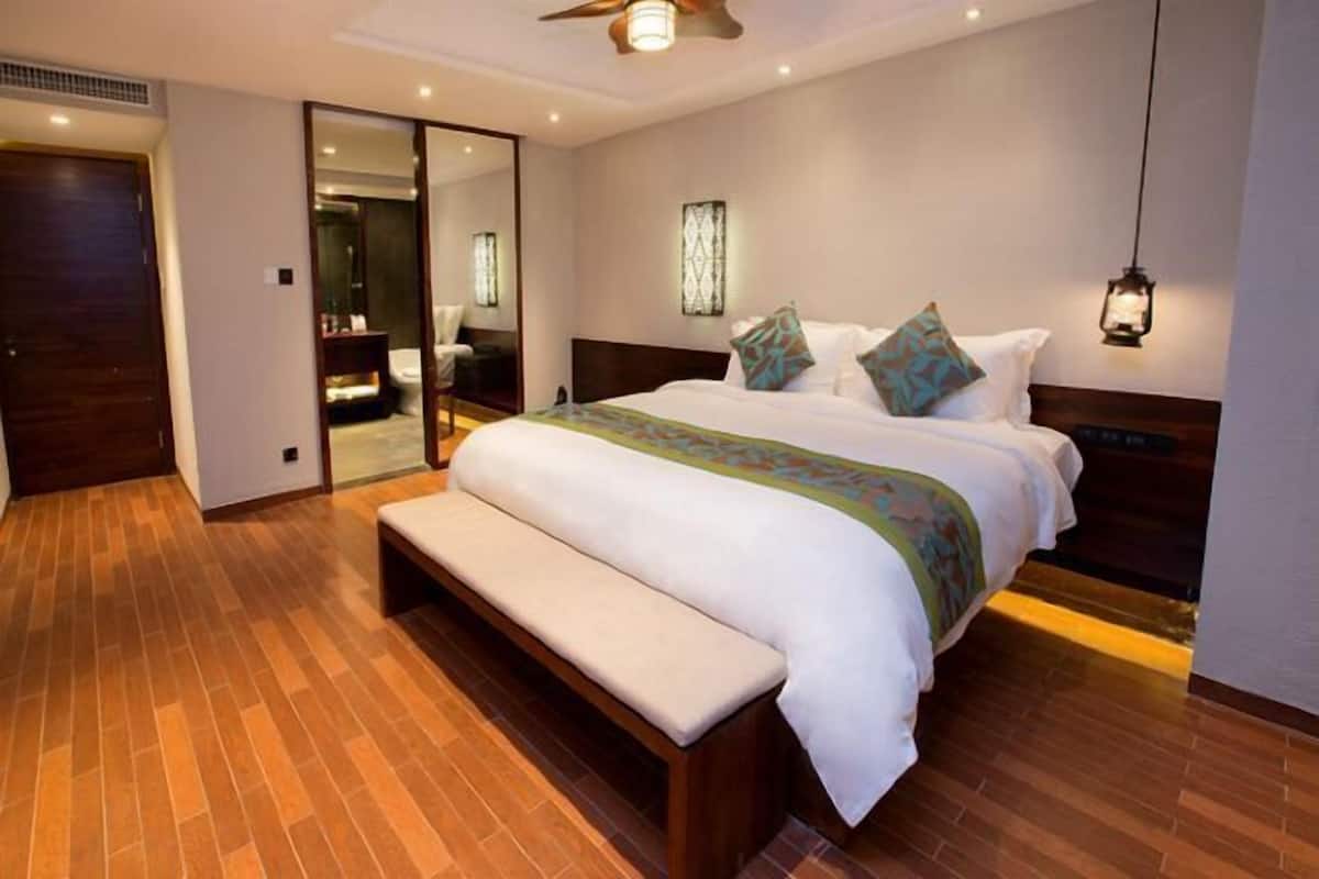 Minibar, blackout curtains, iron/ironing board, free WiFi