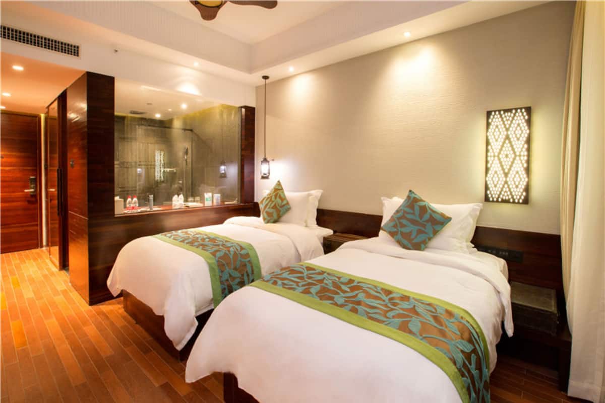 Superior Twin Room | Minibar, blackout curtains, iron/ironing board, free WiFi