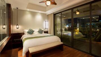 Deluxe Queen Room With City View | Minibar, blackout curtains, iron/ironing board, free WiFi
