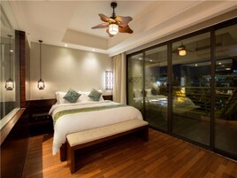 Minibar, cortinas blackout, tabla de planchar con plancha y wifi gratis 