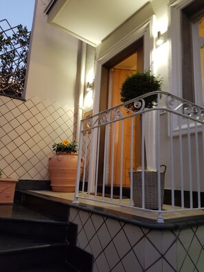 Deluxe Suite | Front of property
