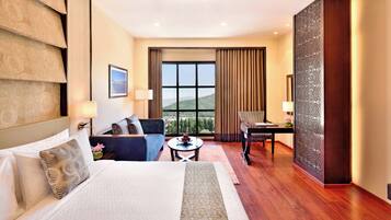 Room, 1 King Bed, Mountain View | 1 bedroom, Egyptian cotton sheets, hypo-allergenic bedding