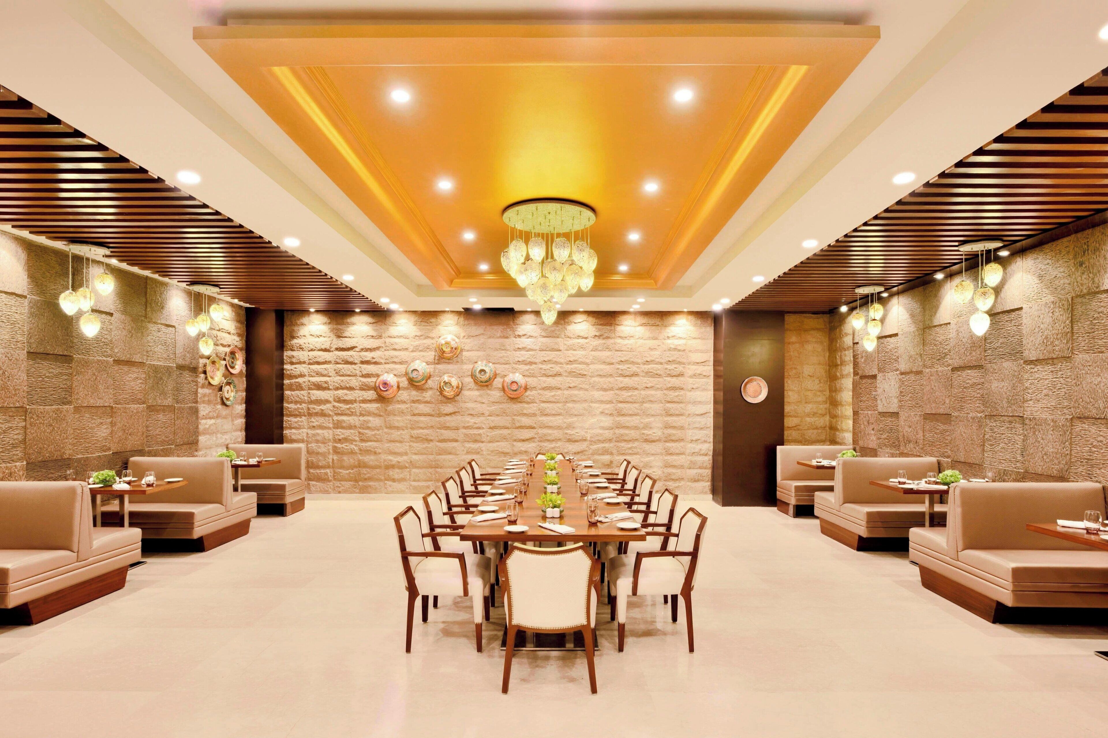 2 restaurants, breakfast served