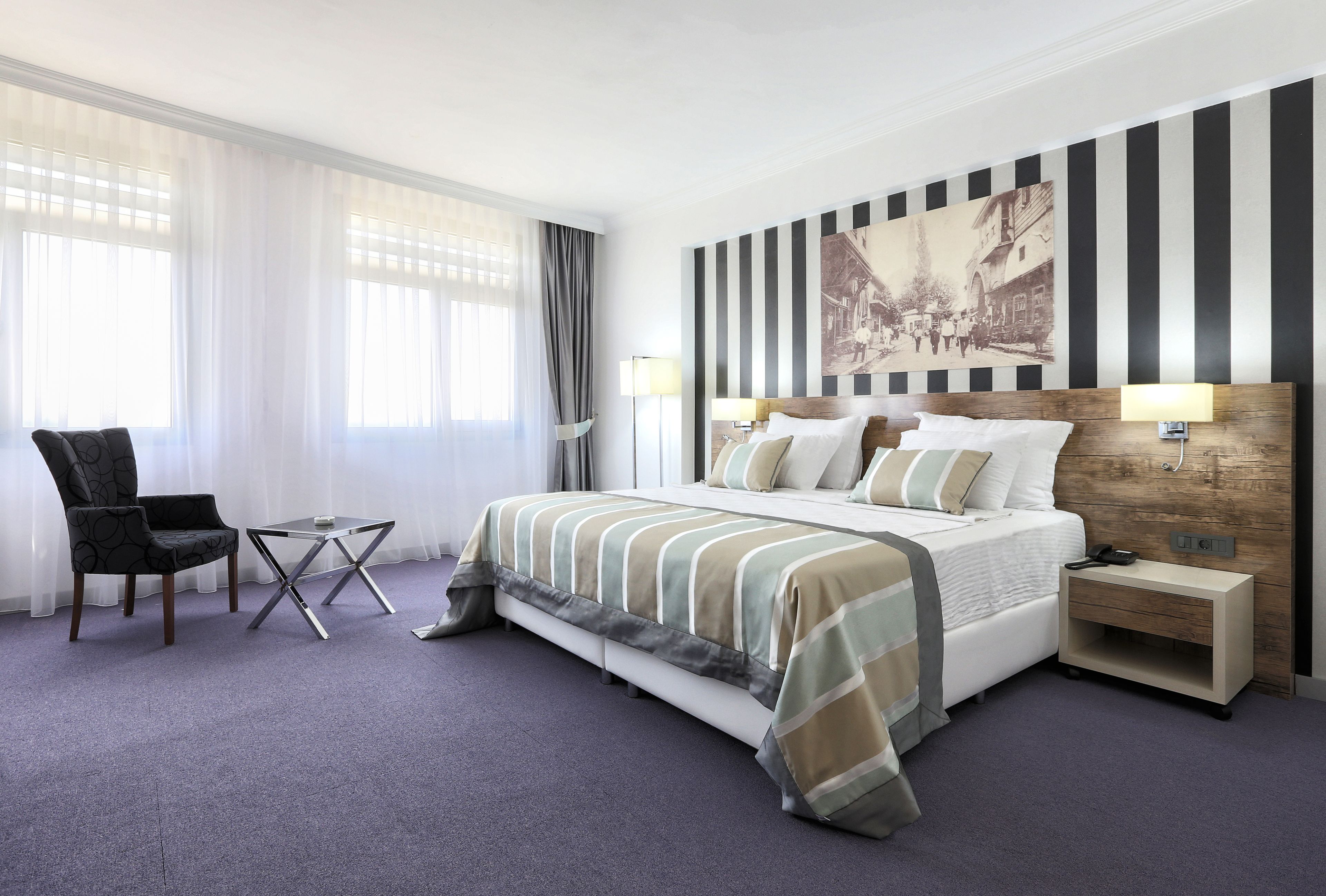 Kamar, 1 Tempat Tidur Double, Boleh Merokok | Seprai premium, selimut bulu angsa, busa memori, dan minibar