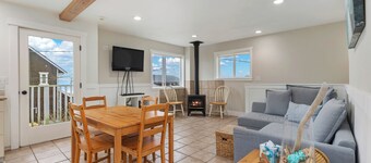 Sea-Esta I Charming Getaway I SLEEPS 4