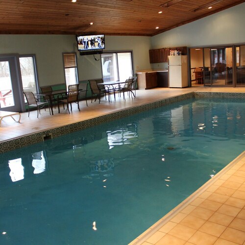 Spring Break Retreat w/ Pool Near Notre Dame