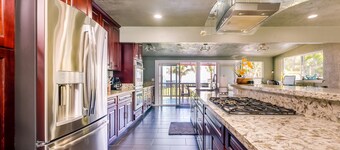 ~Naupaka Breeze~ Newly remodelled! Ocean View Home 30 Day Stays