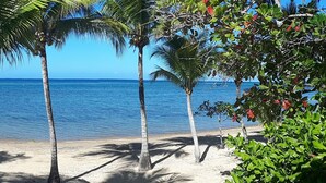 På stranden
