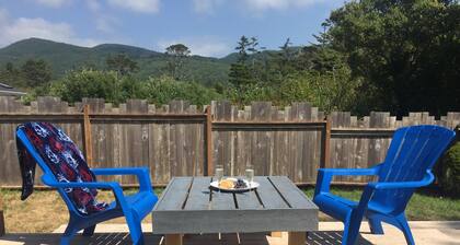 No Host Fees! Lovely, well equipped, dog friendly home, 3 blocks from the beach!