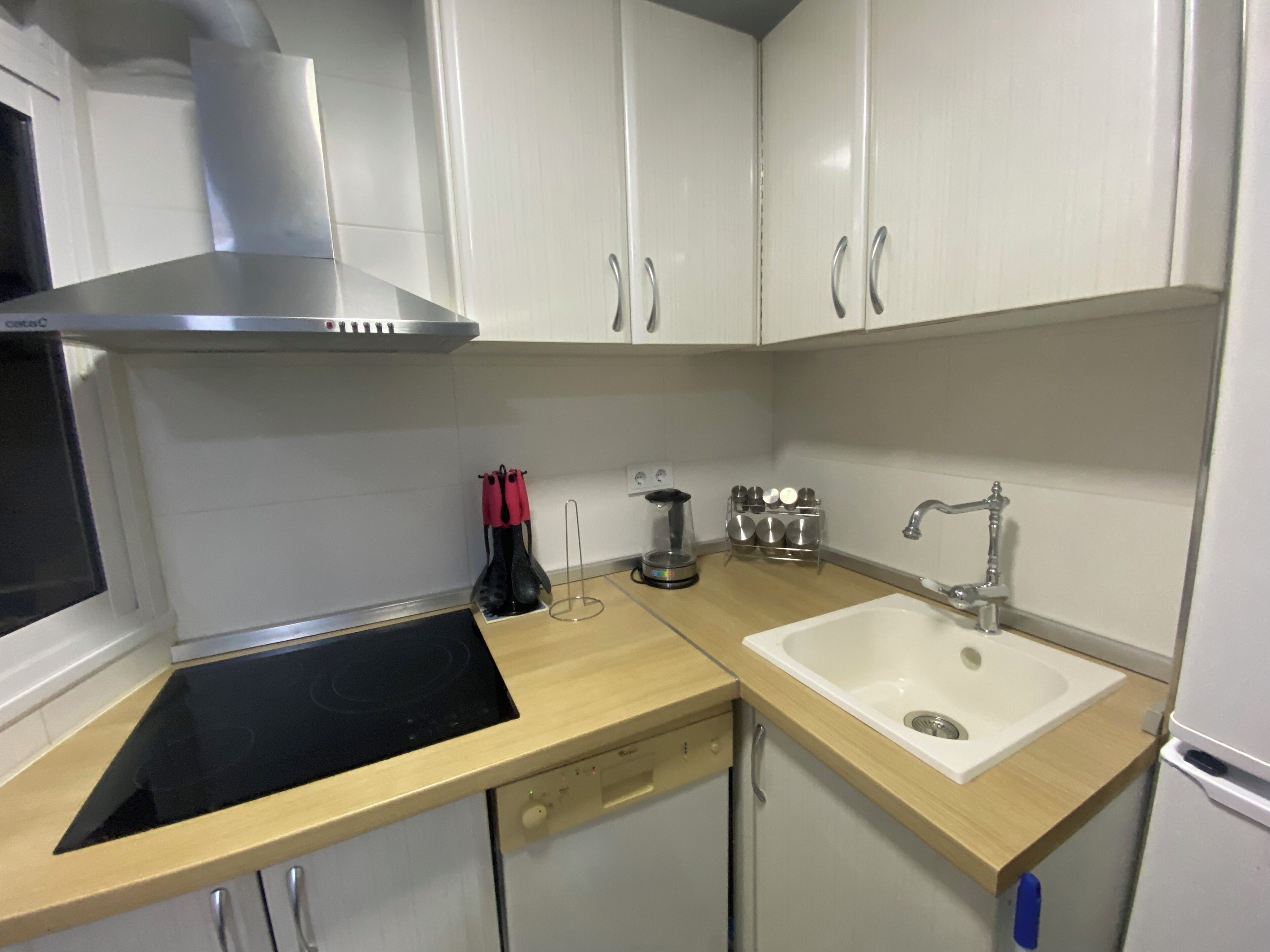 Refrigerador, microondas, horno, placa de cocina